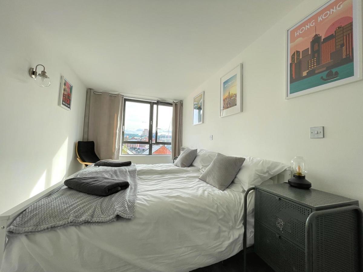 Penthouse W/ Parking Apartment