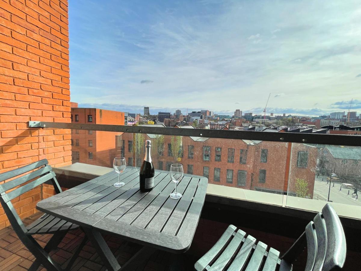 Penthouse W/ Parking Apartment